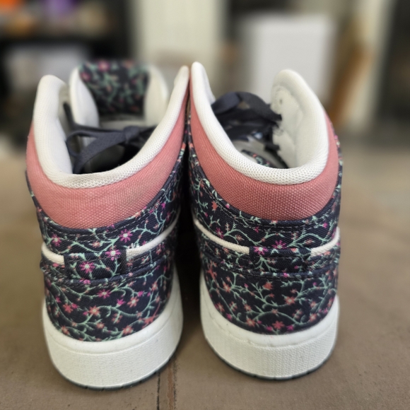 Nike Navy and Pink Floral High-Tops - Picture 5 of 10